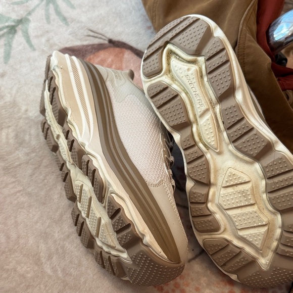 Skechers Light Beige Sneakers - Picture 4 of 4